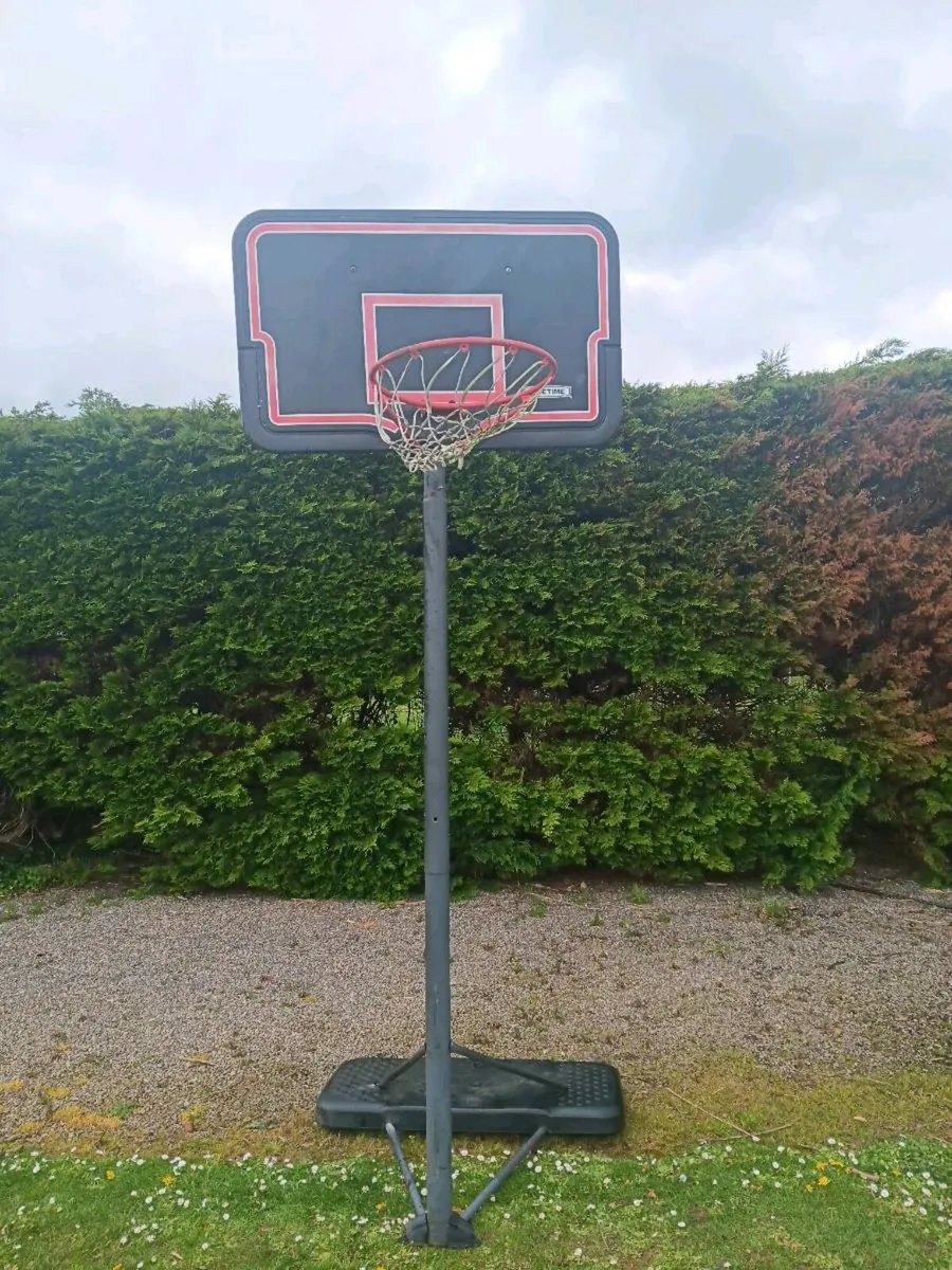 Basketball stand - Image 1