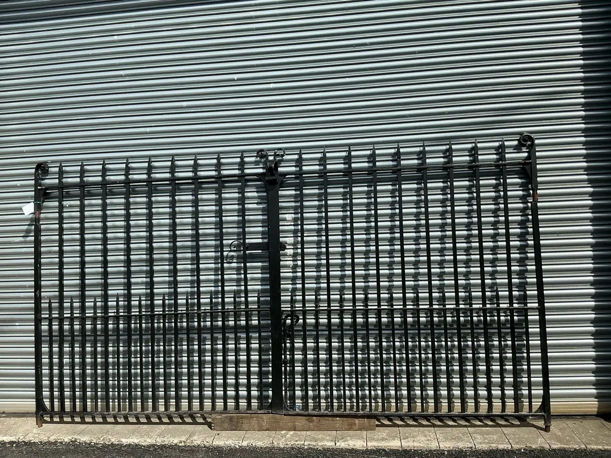 10ft ornamental wrought iron gates - Image 2