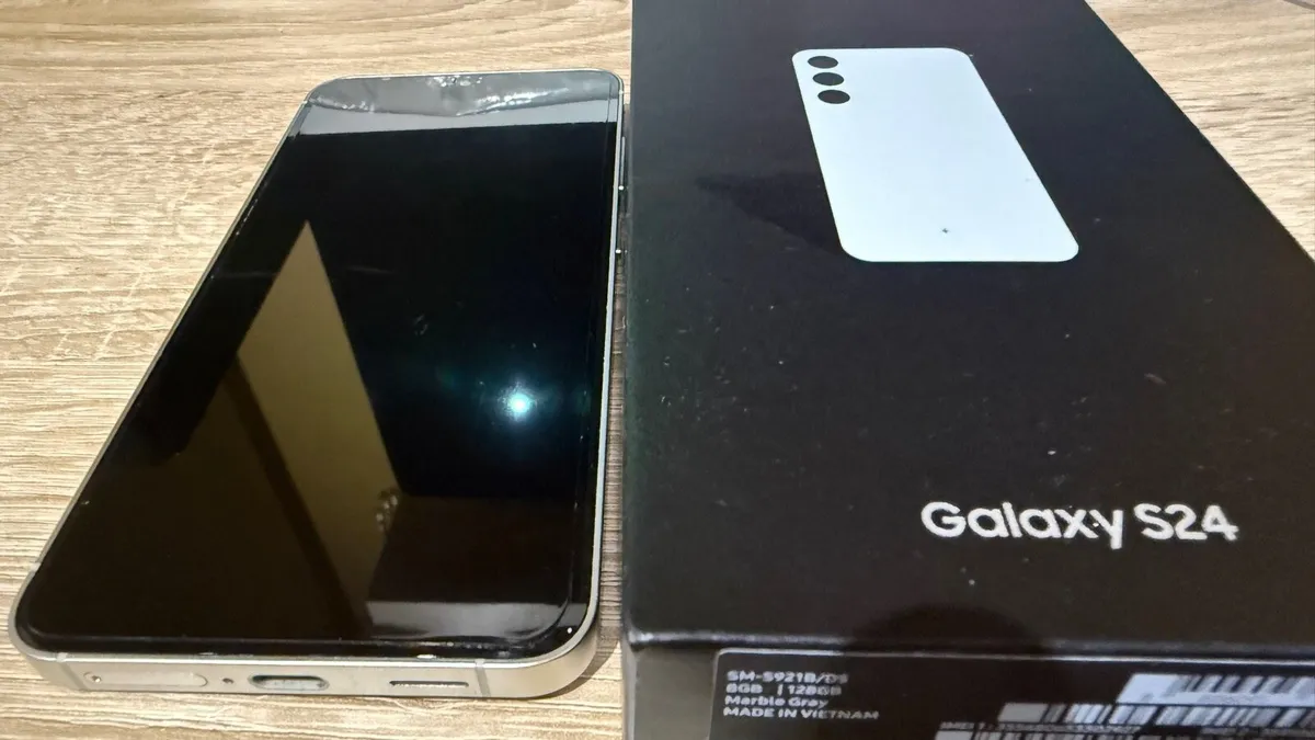 Samsung Galaxy S24 (Mint) - Image 1