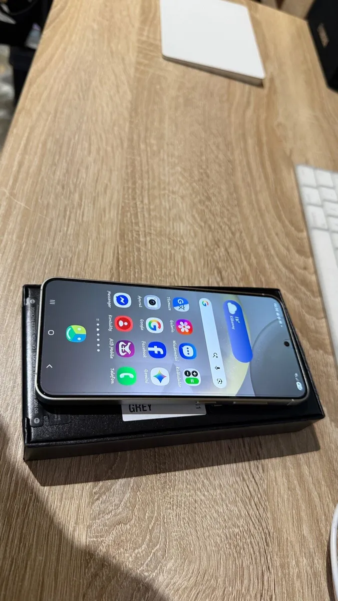 Samsung Galaxy S24 (Mint) - Image 4