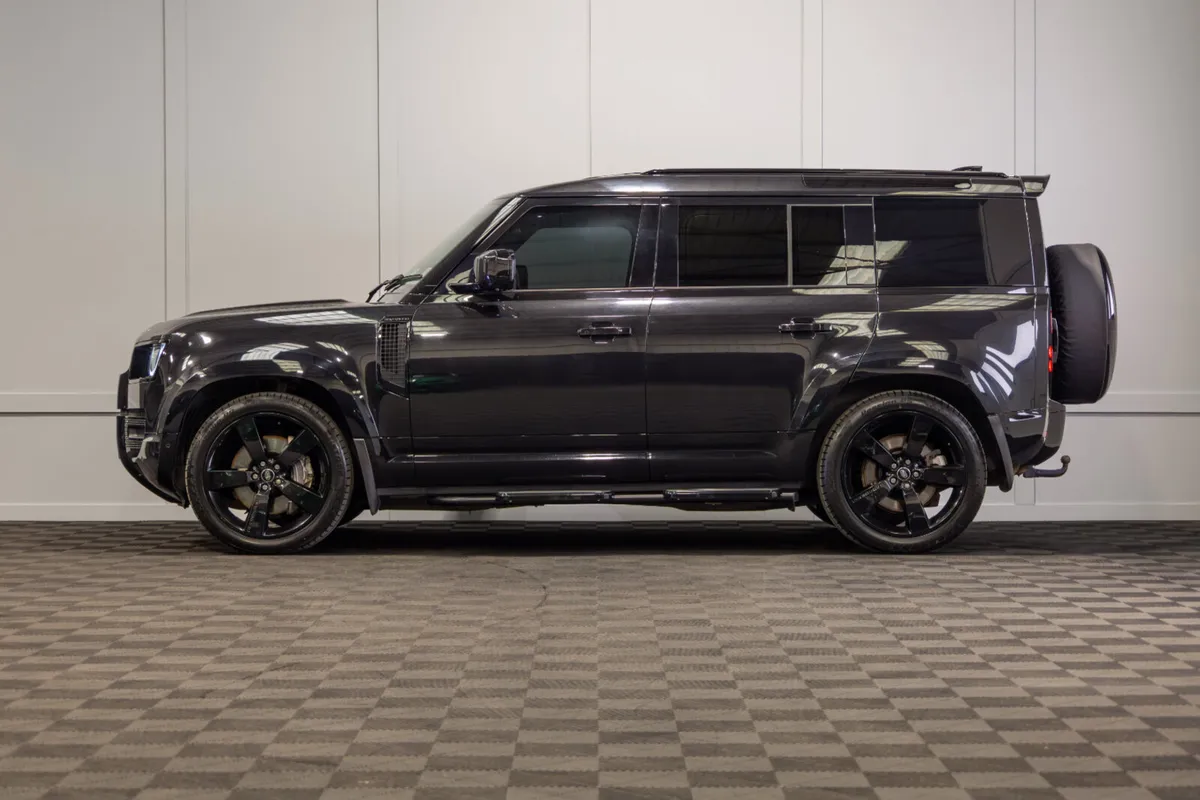 2022 Land Rover Defender D250 SE 3 Seat Commercial - Image 3