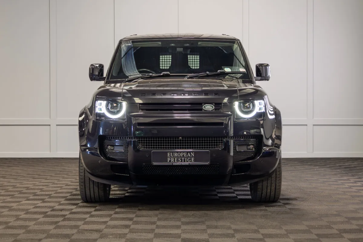 2022 Land Rover Defender D250 SE 3 Seat Commercial - Image 2