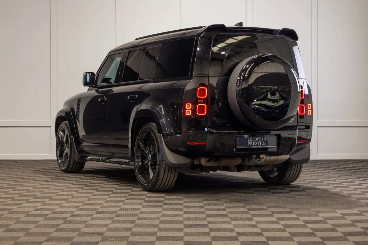 2022 Land Rover Defender D250 SE 3 Seat Commercial - Image 4