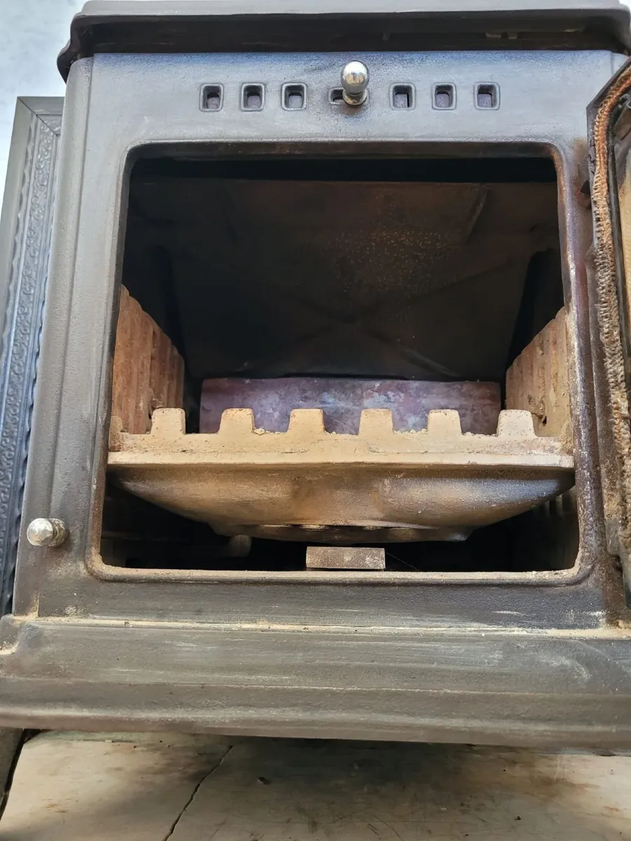 Wood stove - Image 1