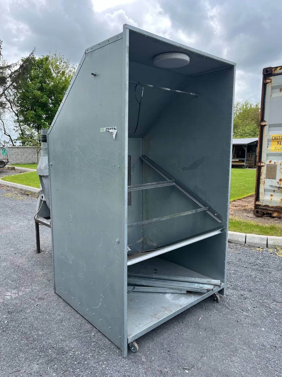 Spray booth - Image 1