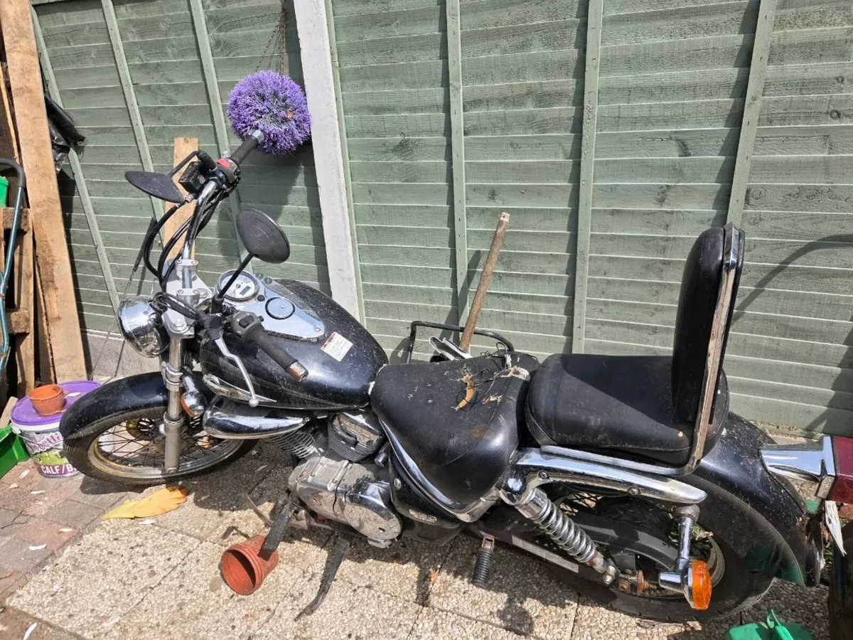 Suzuki intruder 250 - Image 1