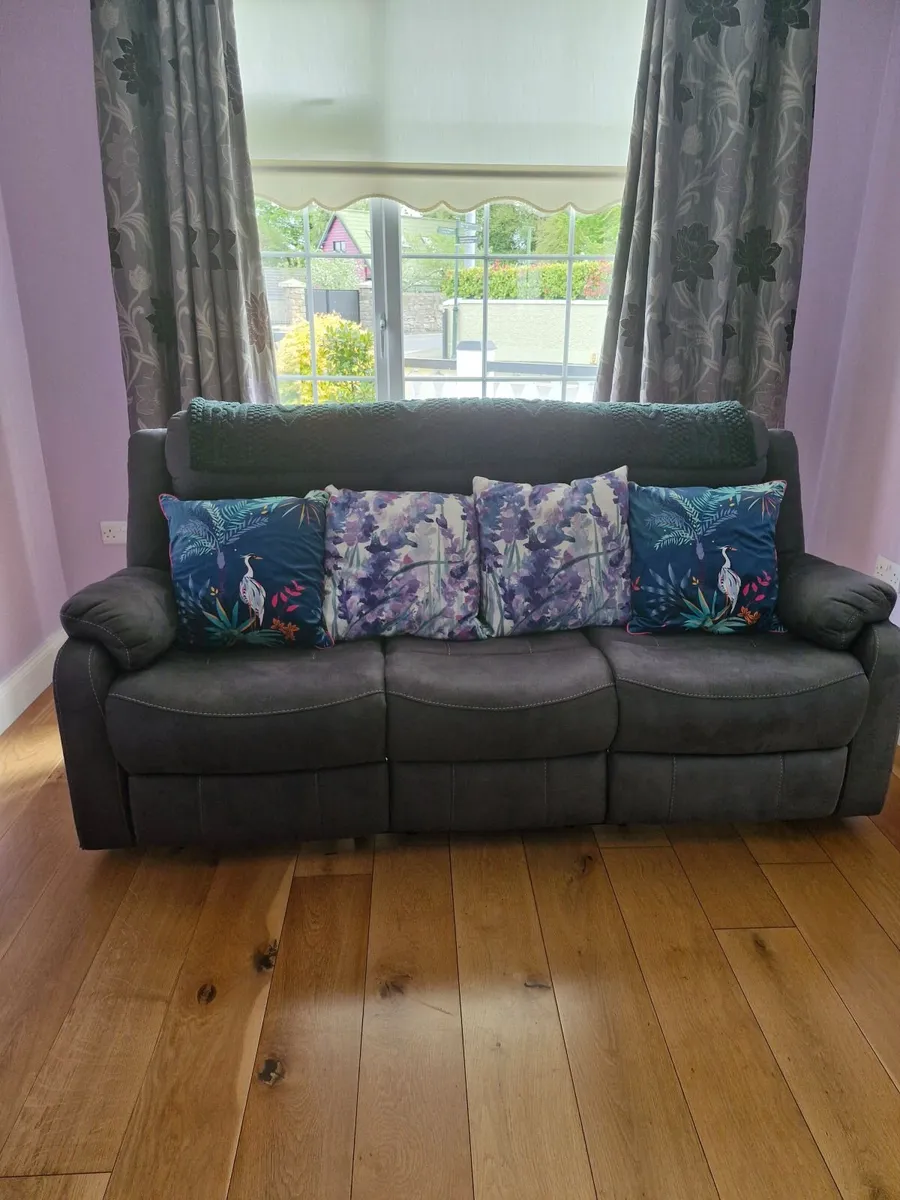 3 Seater couch - Image 2