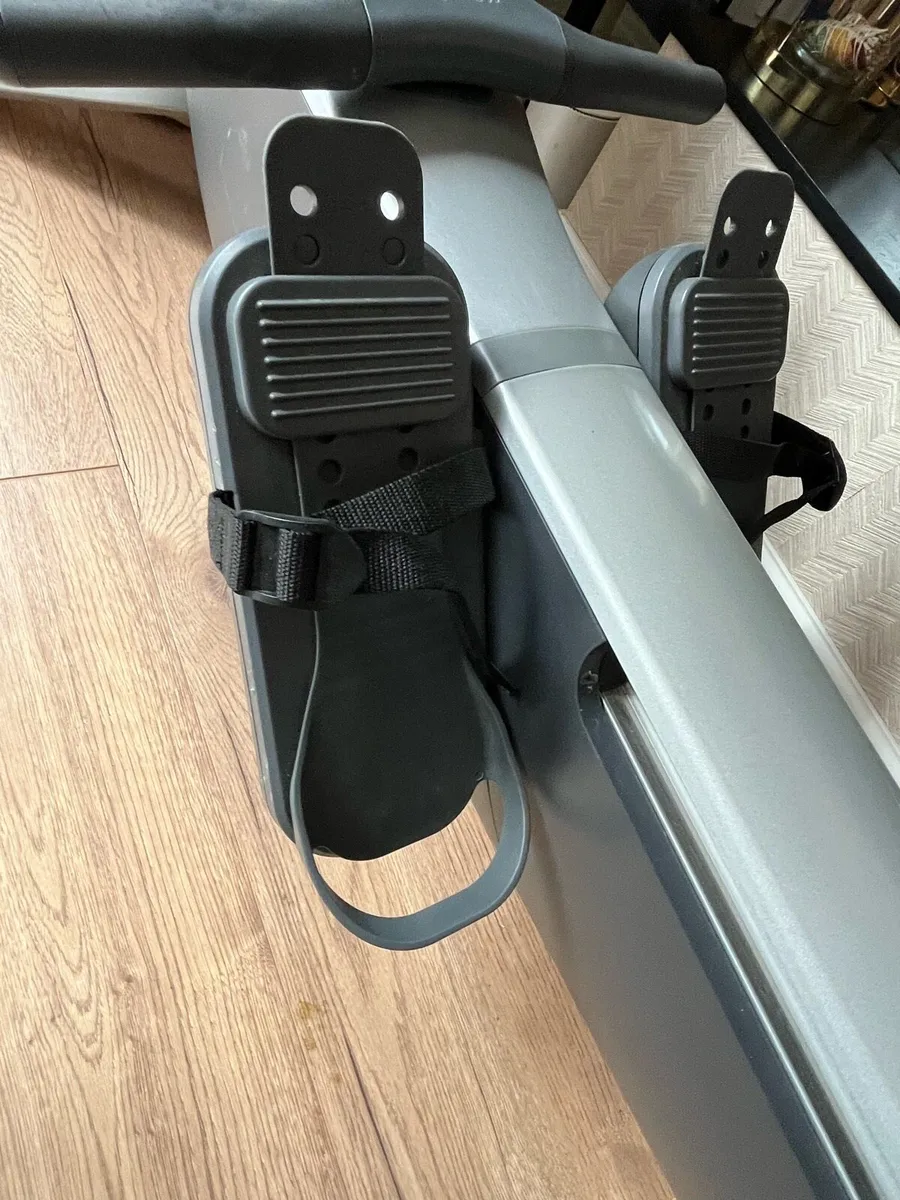 Hydrow rowing machine - Image 4