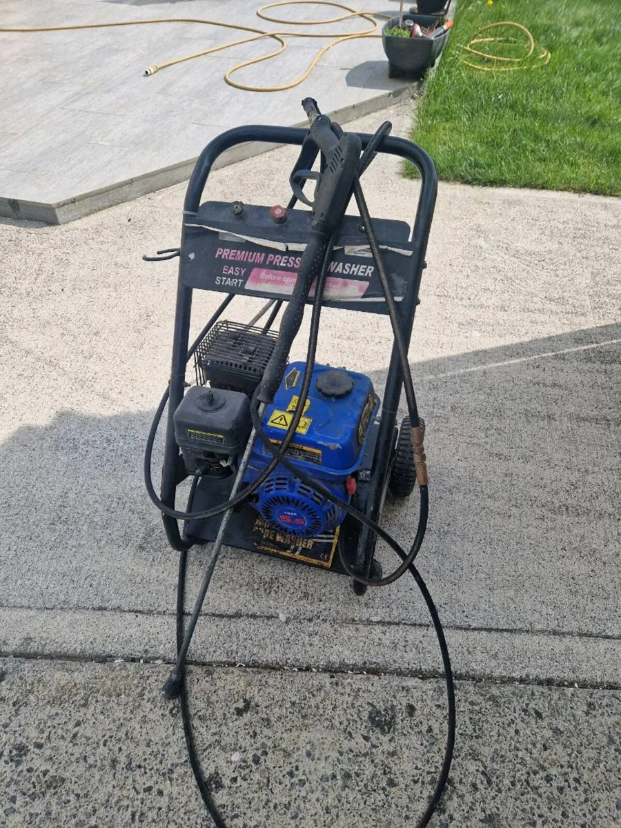 5.5 HP Pressure Washer - Image 1