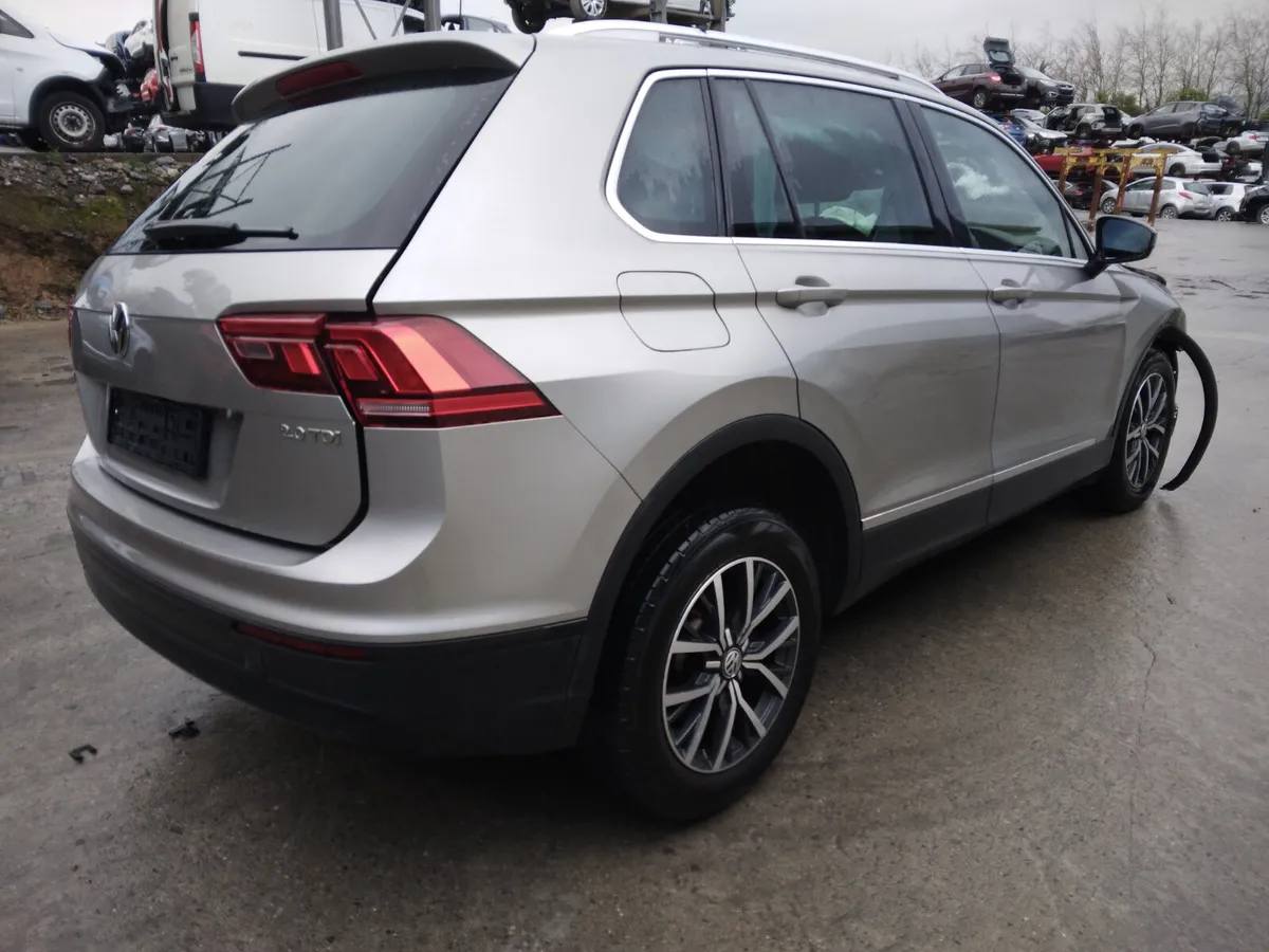 2017 Volkswagen Tiguan For Breaking/Dismantling - Image 4