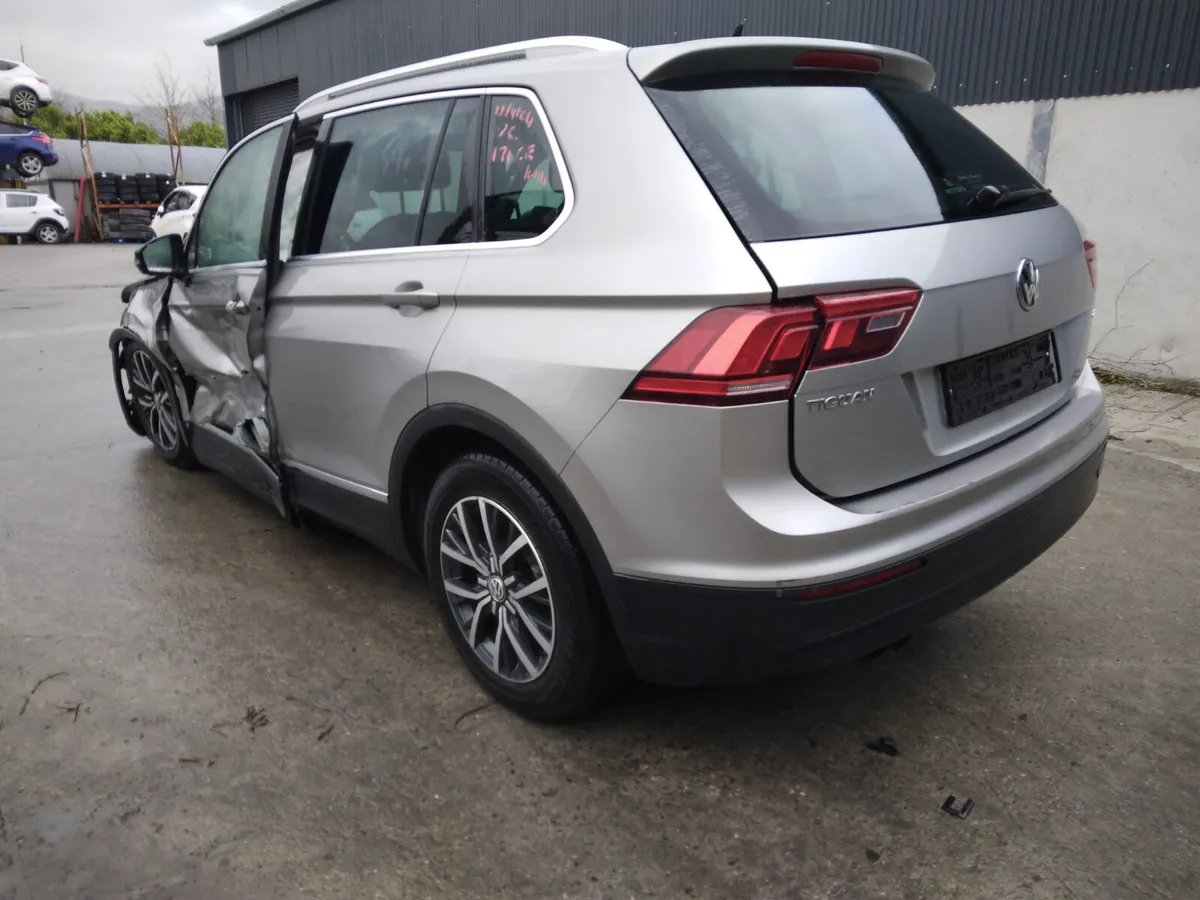 2017 Volkswagen Tiguan For Breaking/Dismantling - Image 3