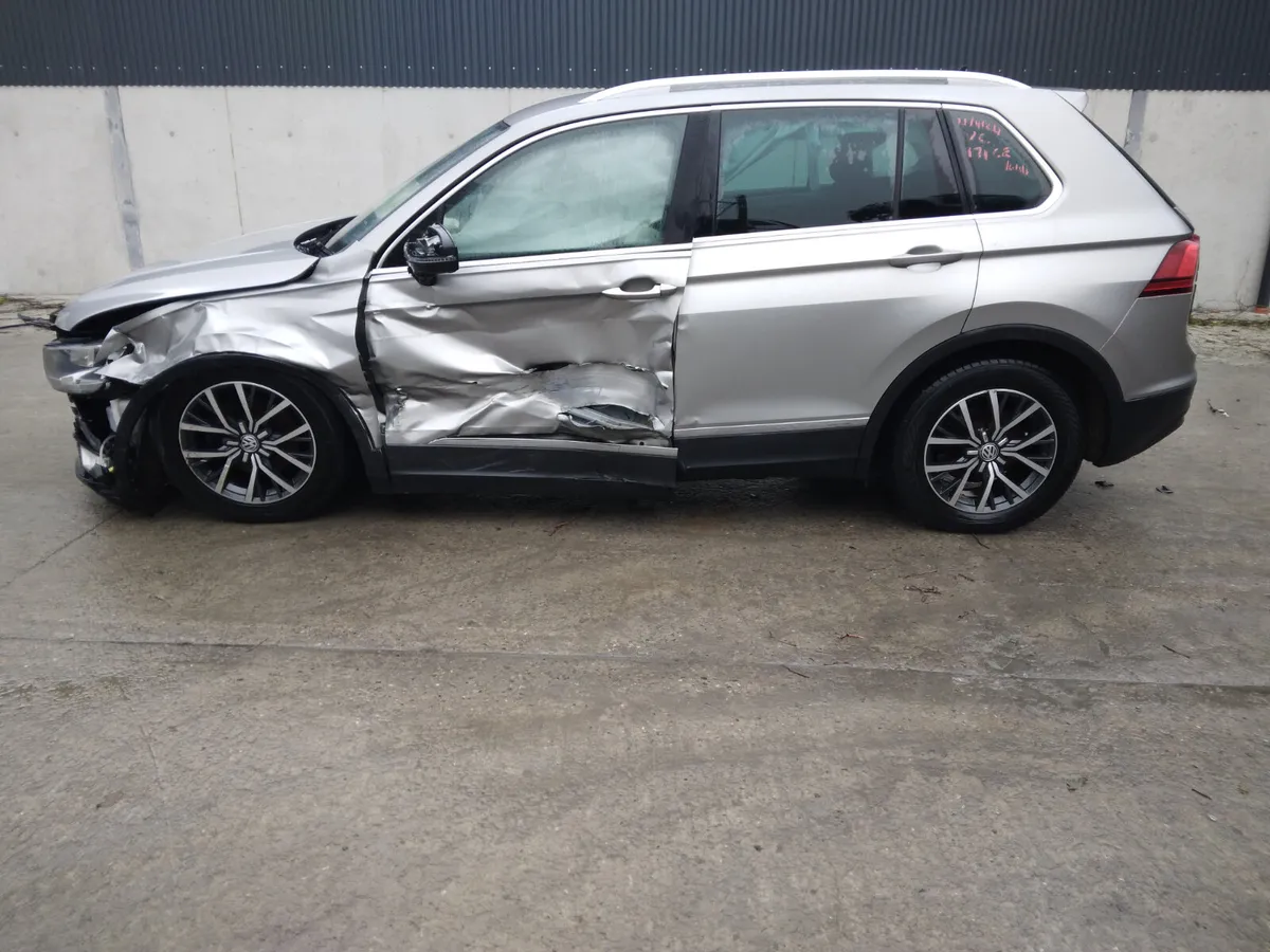 2017 Volkswagen Tiguan For Breaking/Dismantling - Image 2