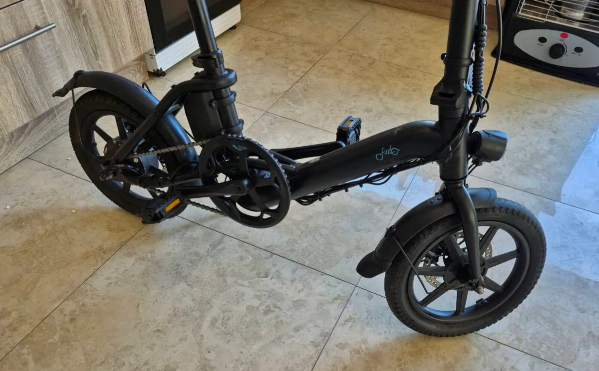 FIIDO D3 PRO MINI ELECTRIC BIKE ONLY USED FOR 6 MO - Image 4