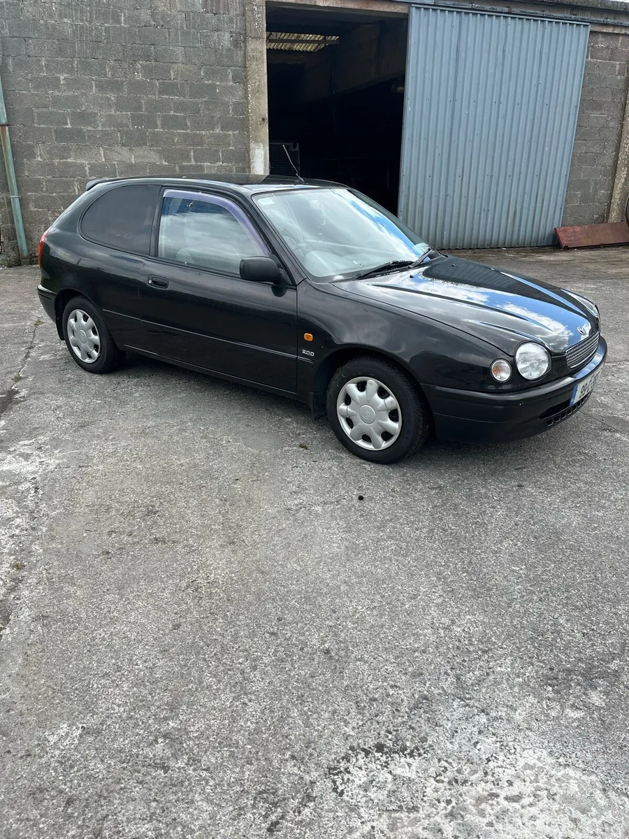 Toyota Corolla van - Image 1