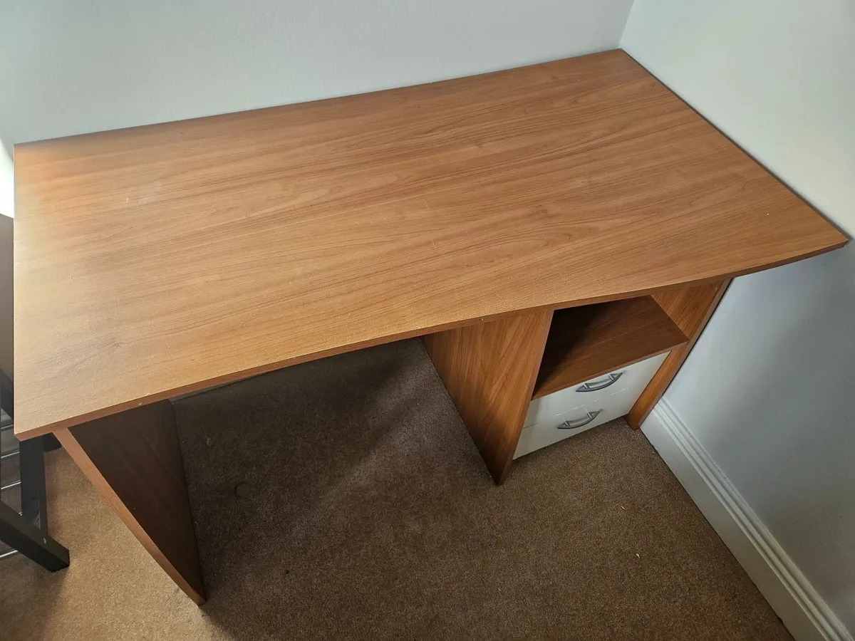 Desk for sale - Image 2