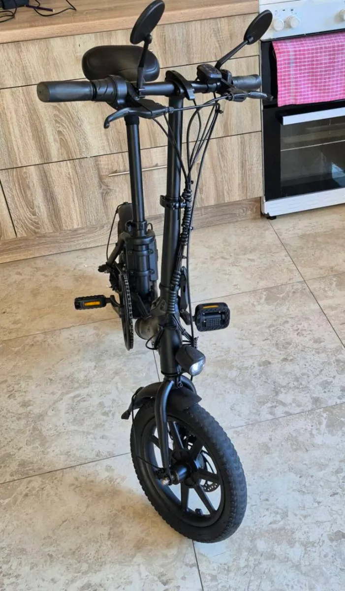 FIIDO D3 PRO MINI ELECTRIC BIKE ONLY USED FOR 6 MO - Image 4