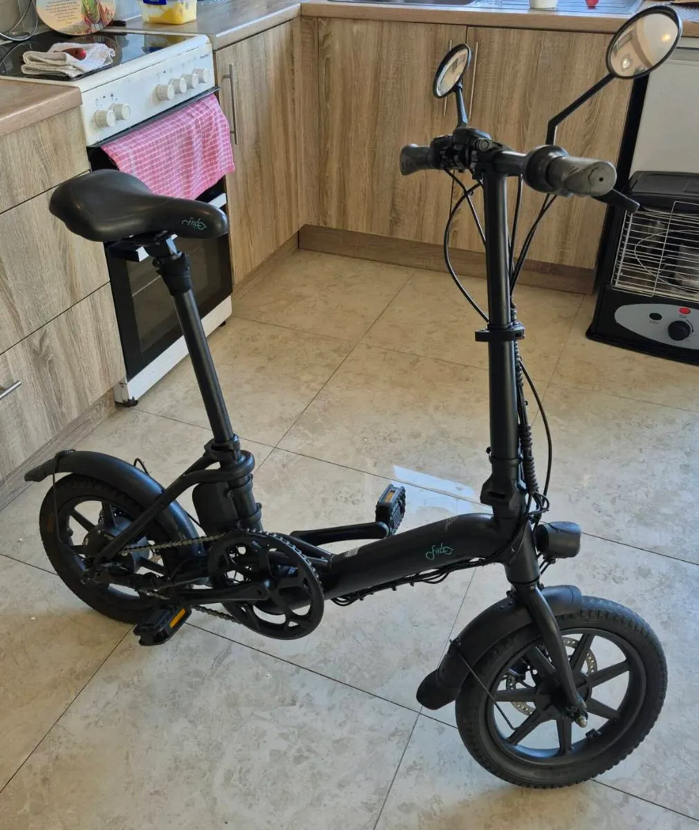 FIIDO D3 PRO MINI ELECTRIC BIKE ONLY USED FOR 6 MO - Image 1