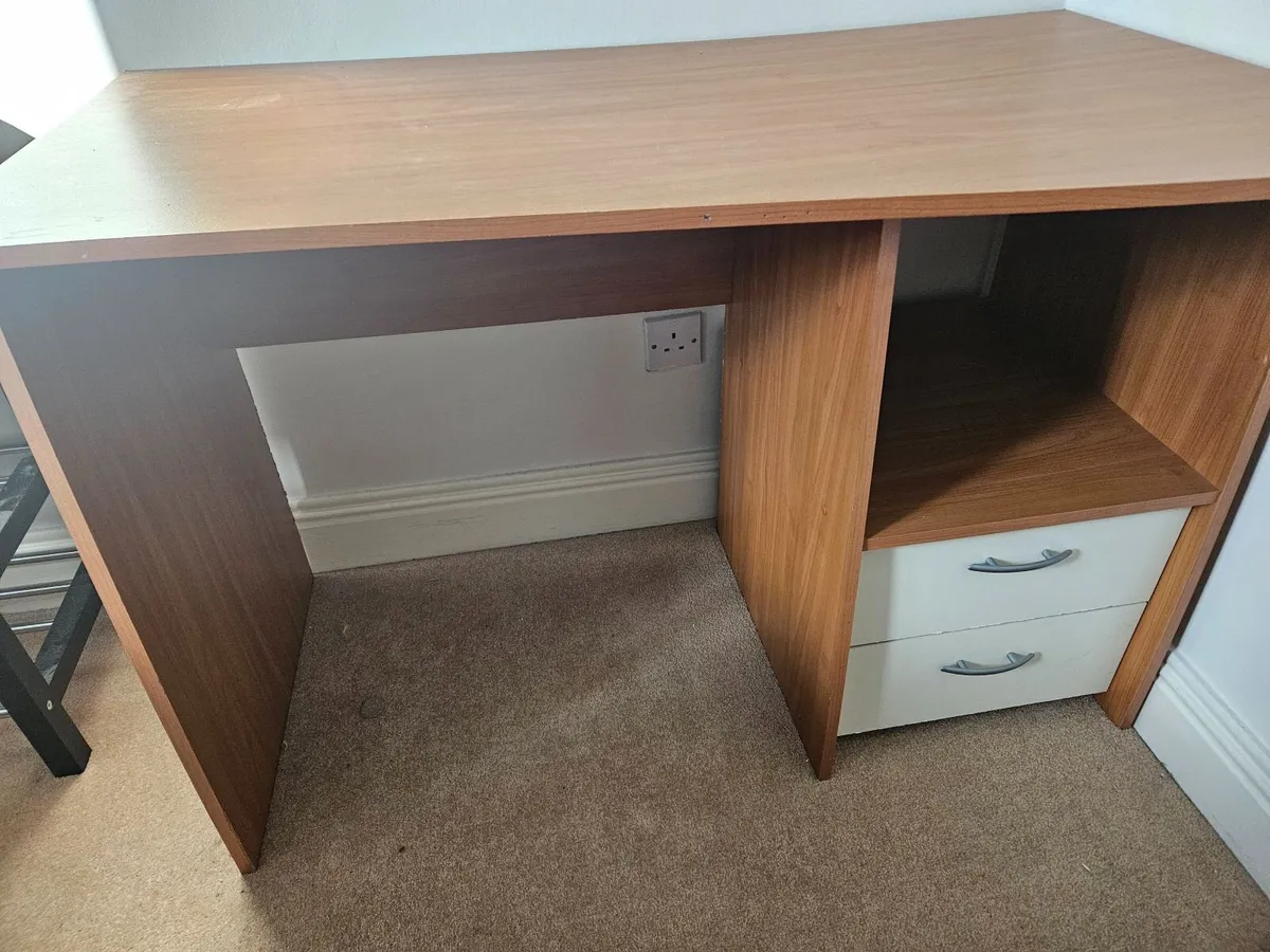 Desk for sale - Image 4