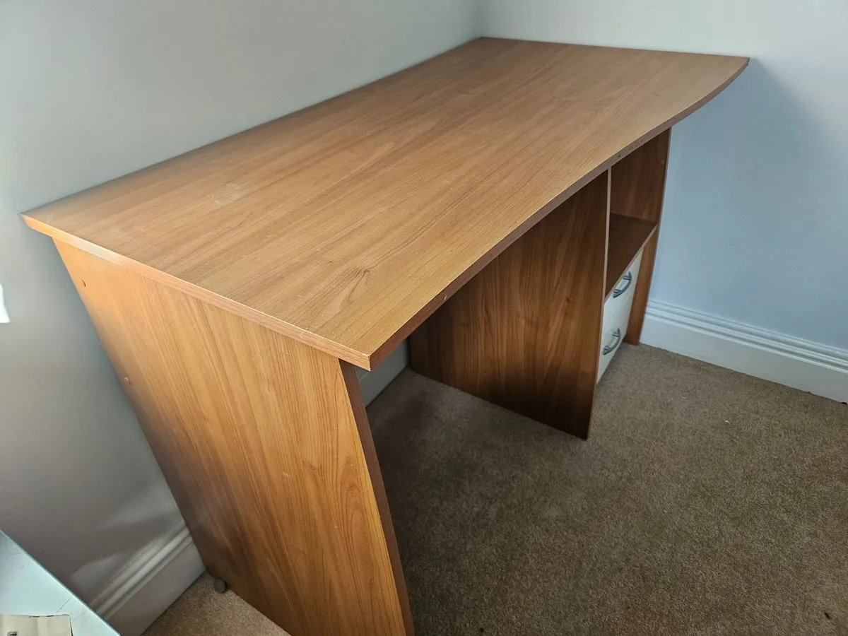 Desk for sale - Image 3