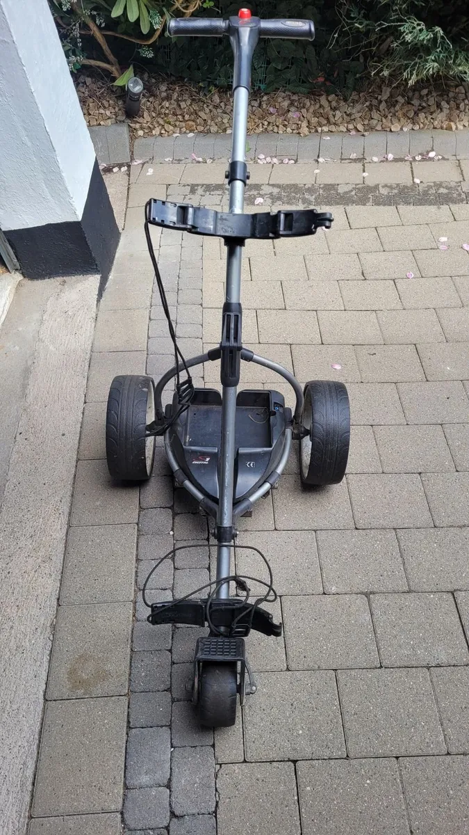 Electric golf trolley - Image 1