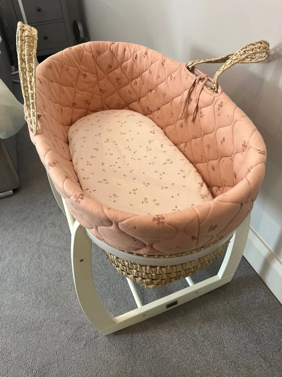 Mamas and Papas Moses basket with stand - Image 2