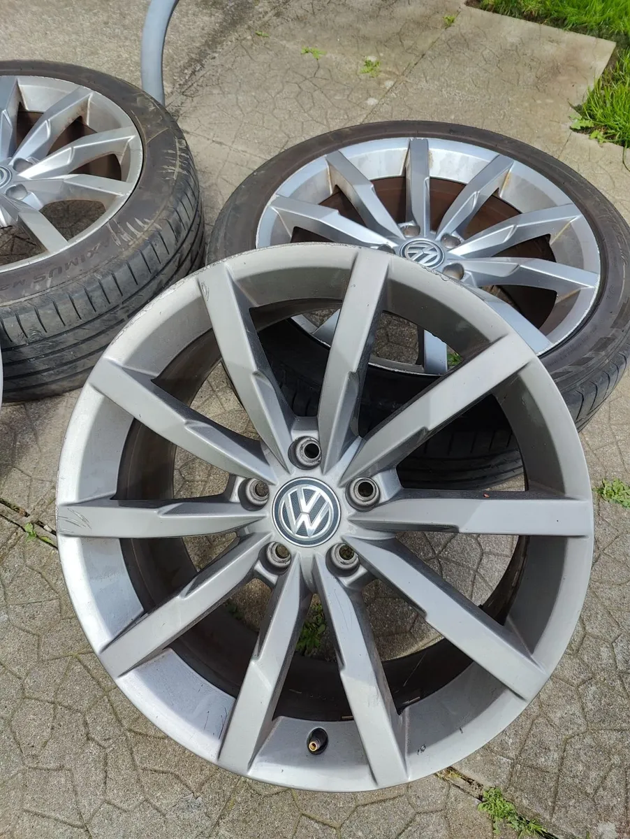18" genuine VW alloys - Image 4