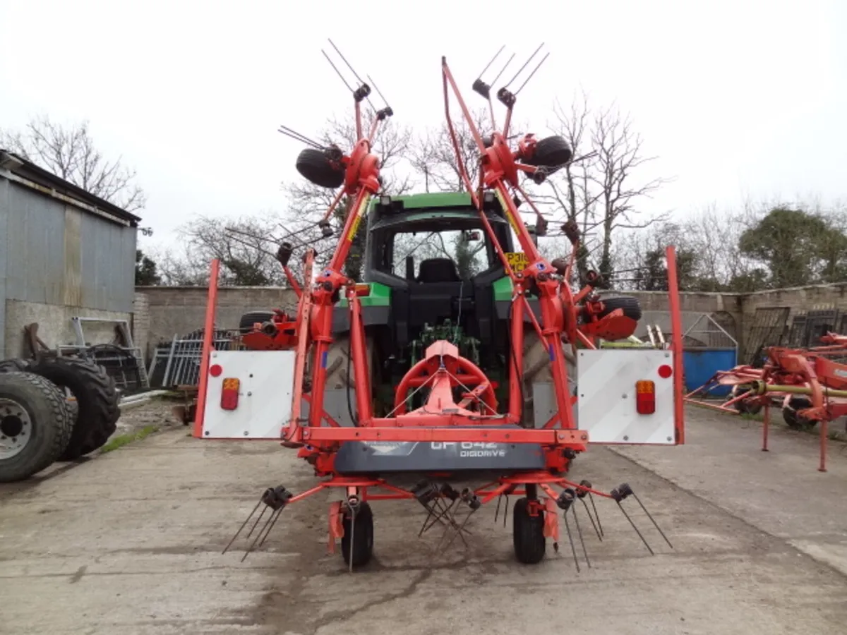 Kuhn GF642 Digidrive 6 Rotor Tedder - Image 4