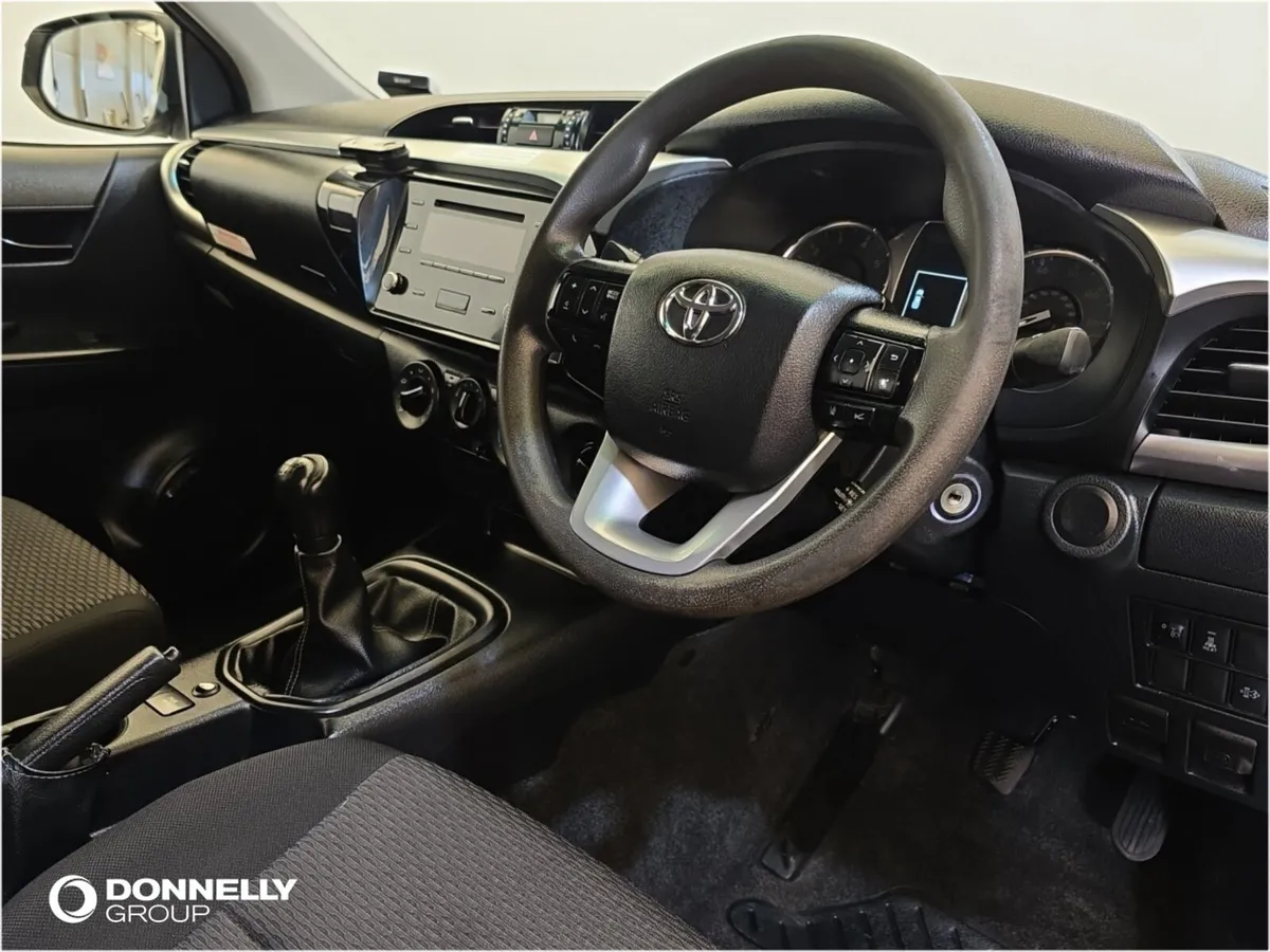 Toyota Hilux Diesel Active - Image 4