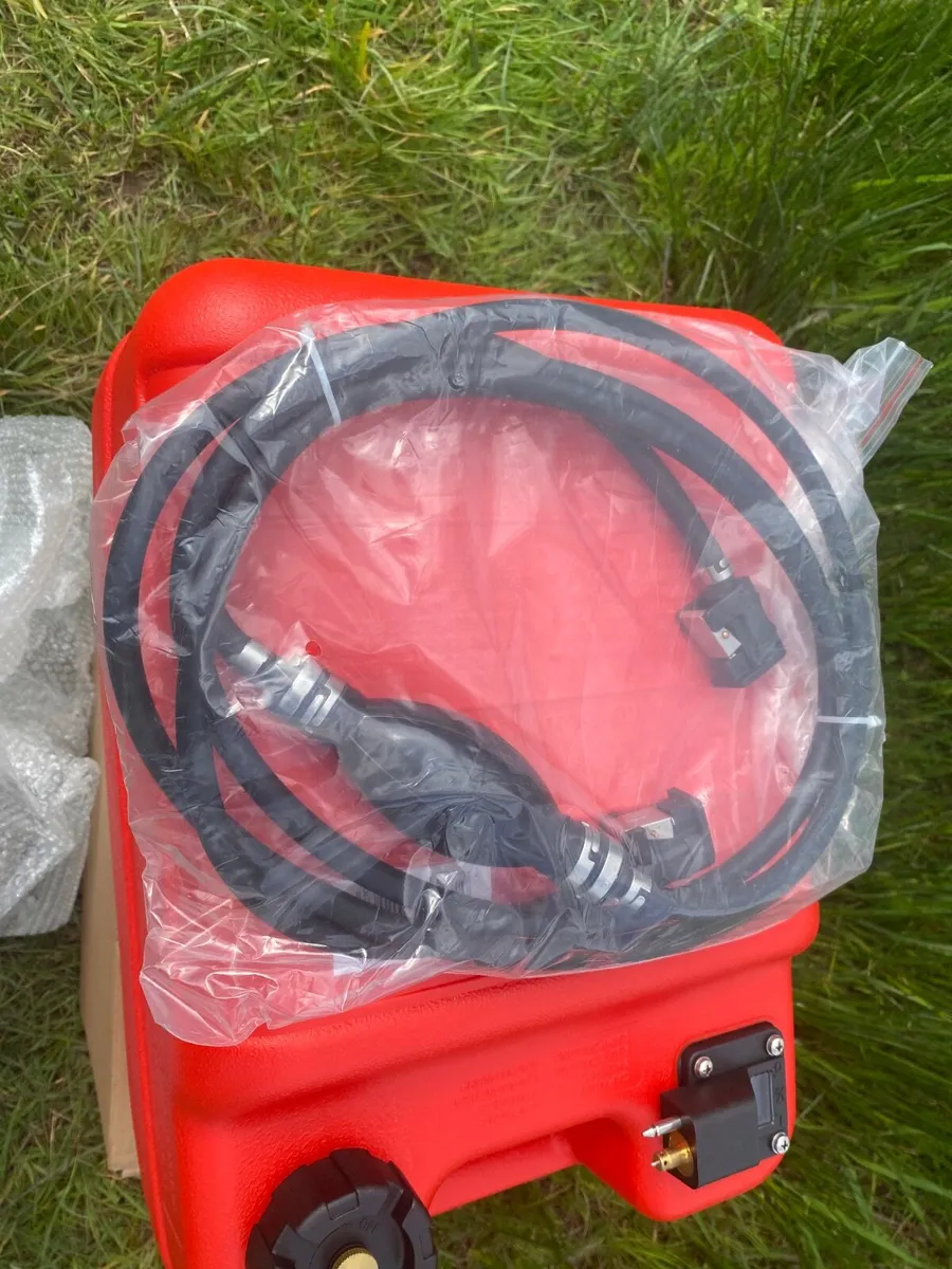 24 L Outboard fuel tank Yamaha hose - Image 1