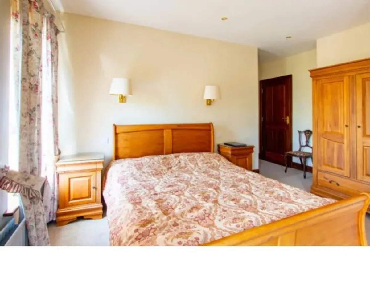 Oak Double bed frame (up to small king mattress)