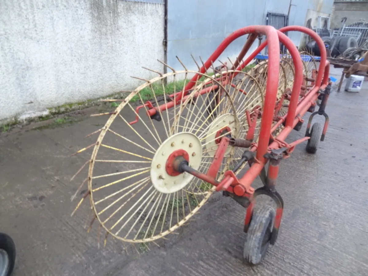 Choice of Vicon 6 Wheeled Trailed Acrobat - Image 4