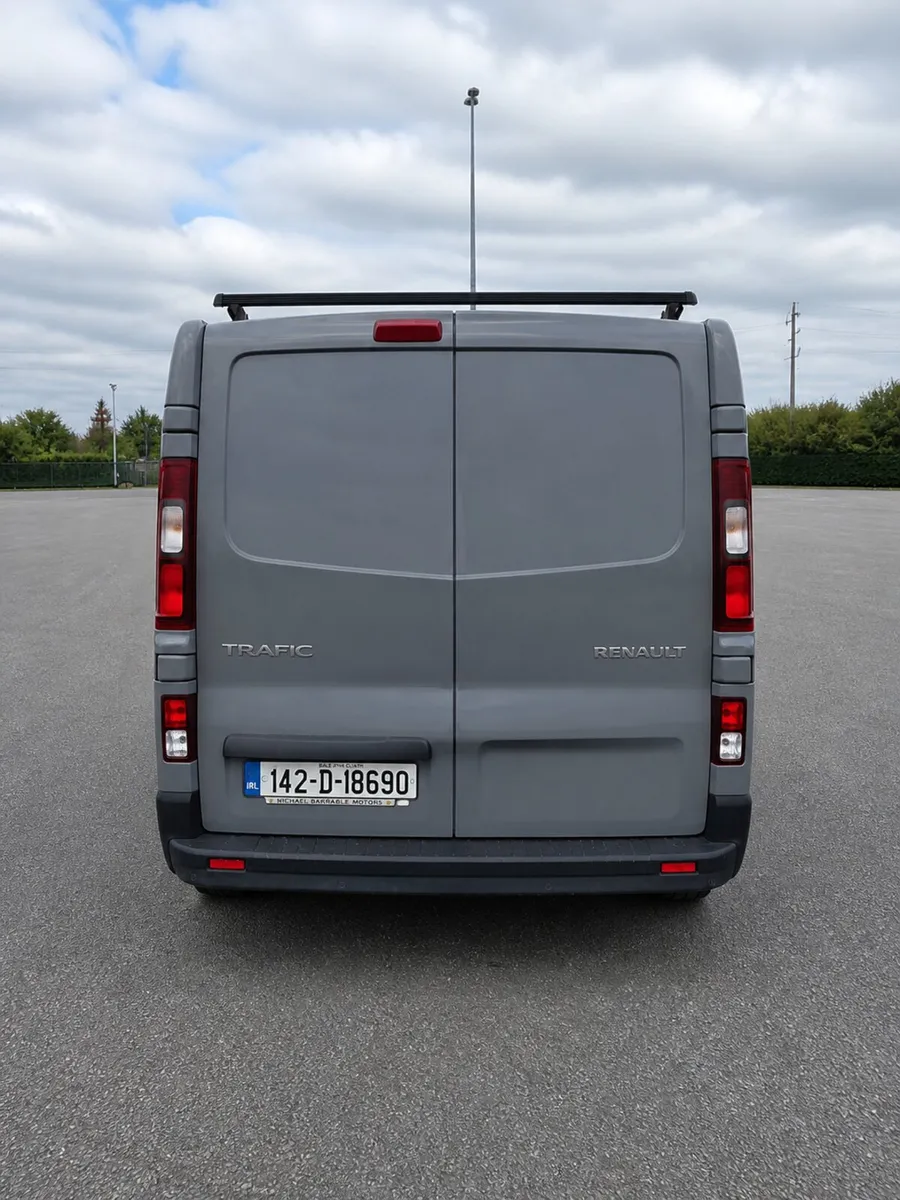 2014 Renault traffic van - Image 2