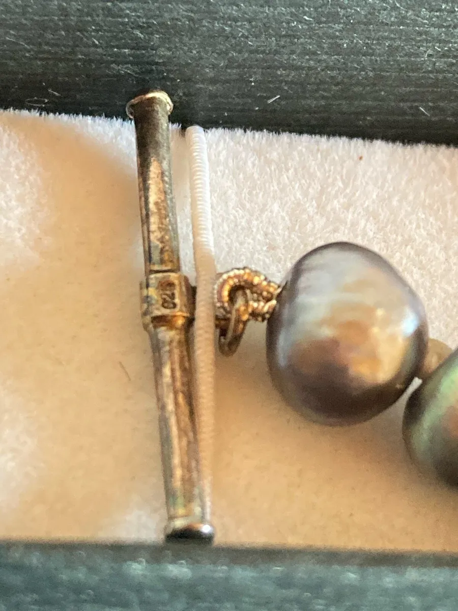 Pearl bracelet with silver lock - Image 4