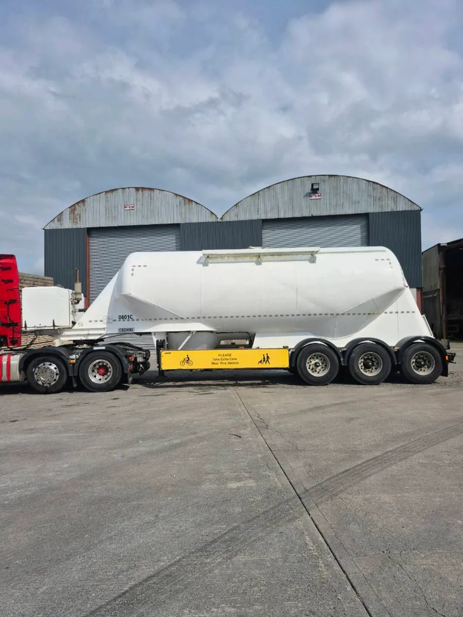 Feldbinder cement tanker - Image 1