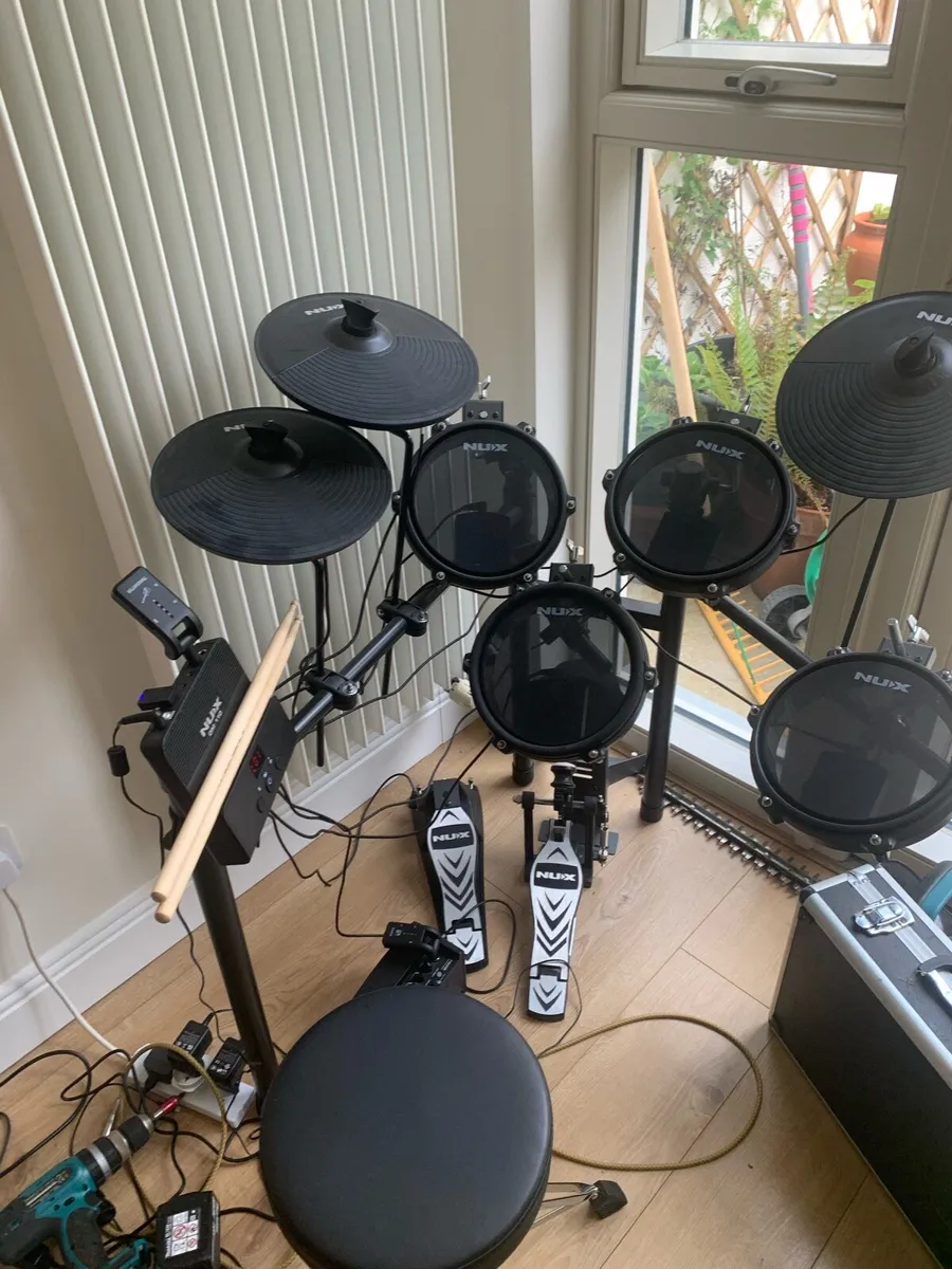 Drum kit - Image 1