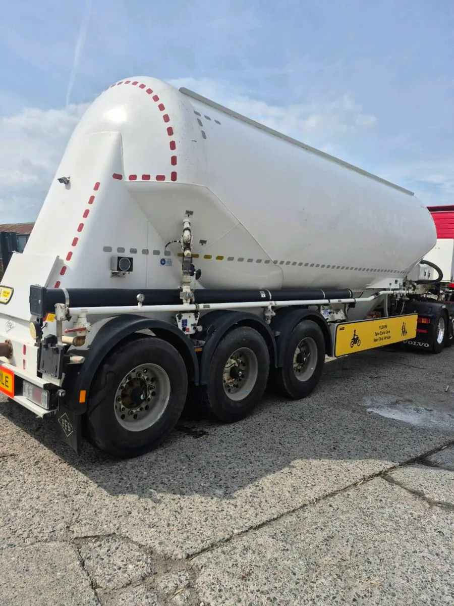 Feldbinder cement tanker - Image 3