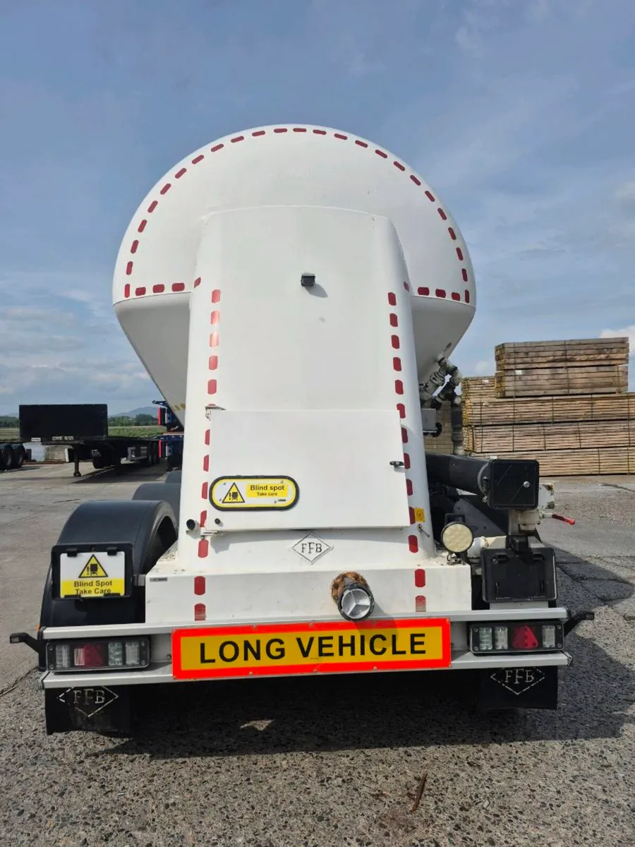 Feldbinder cement tanker - Image 4