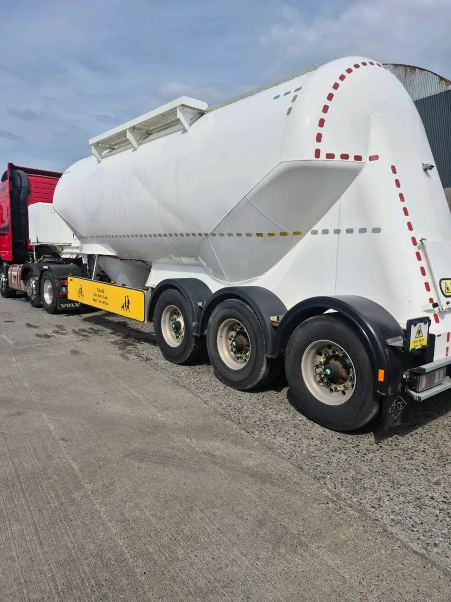 Feldbinder cement tanker - Image 2