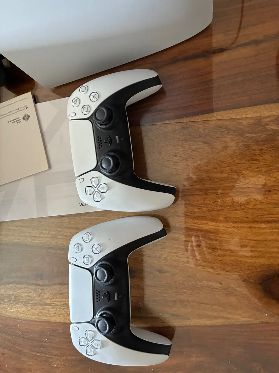 PlayStation 5 (digital edition) with controllers - Image 2
