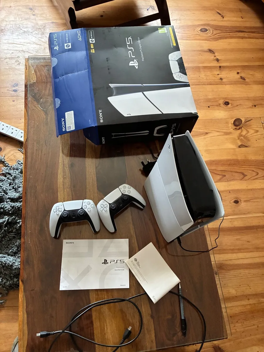 PlayStation 5 (digital edition) with controllers - Image 4