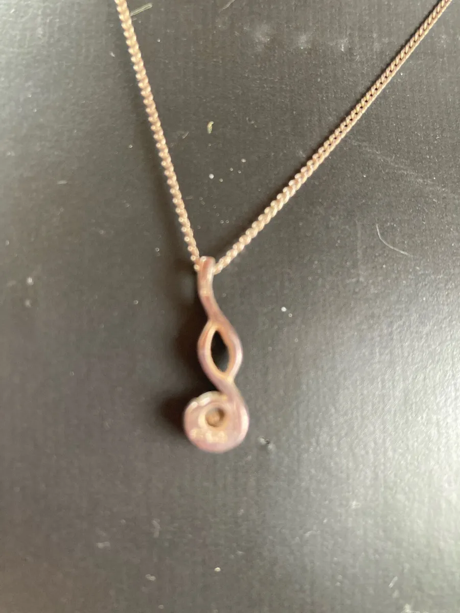 Sterling Silver pendant and chain - Image 3