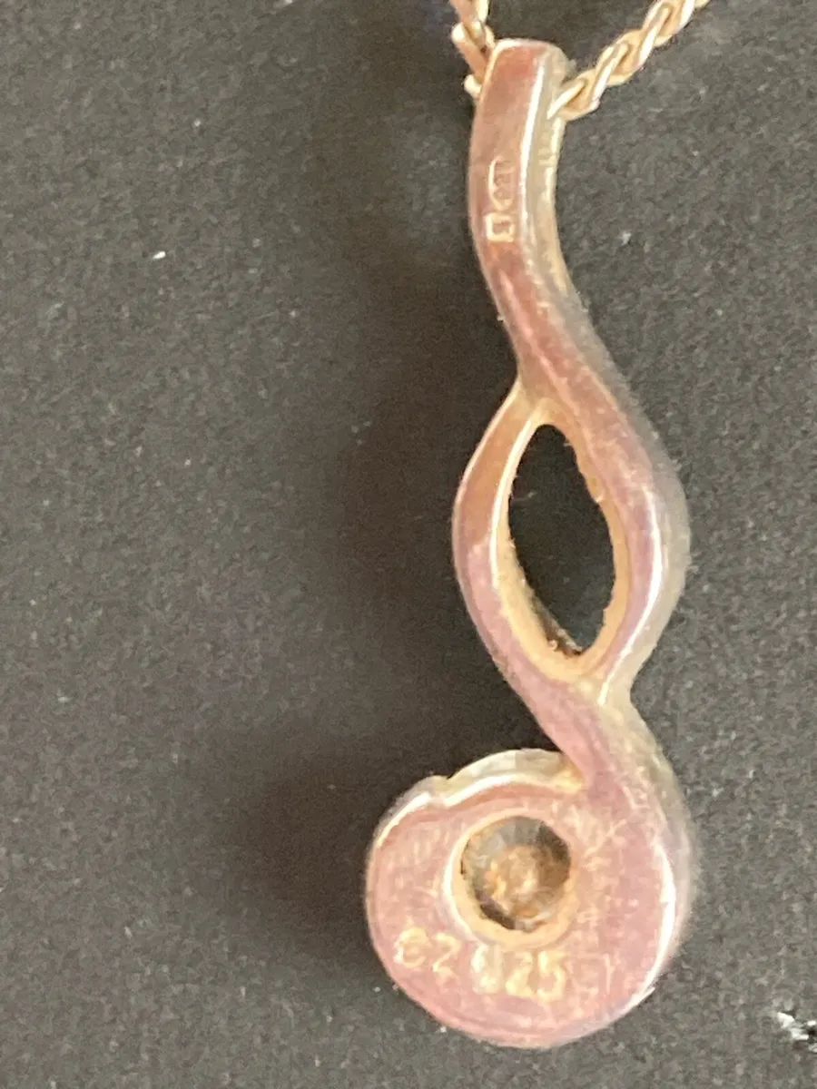 Sterling Silver pendant and chain - Image 4