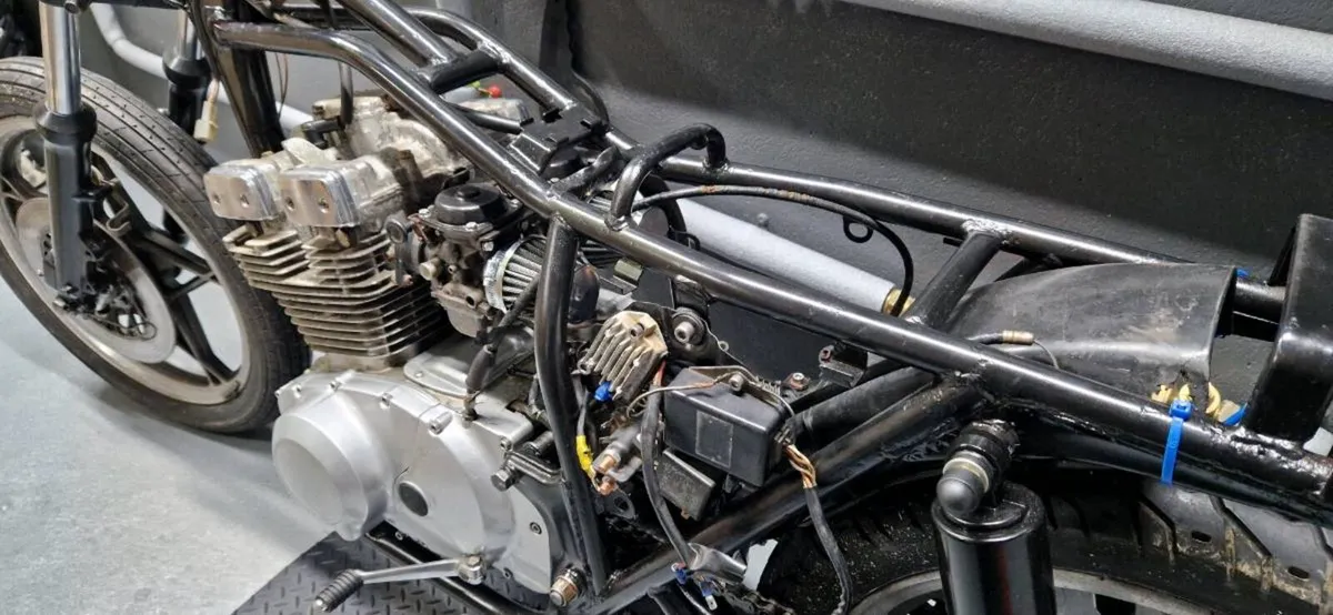 1982 Suzuki GSX250E - Image 2