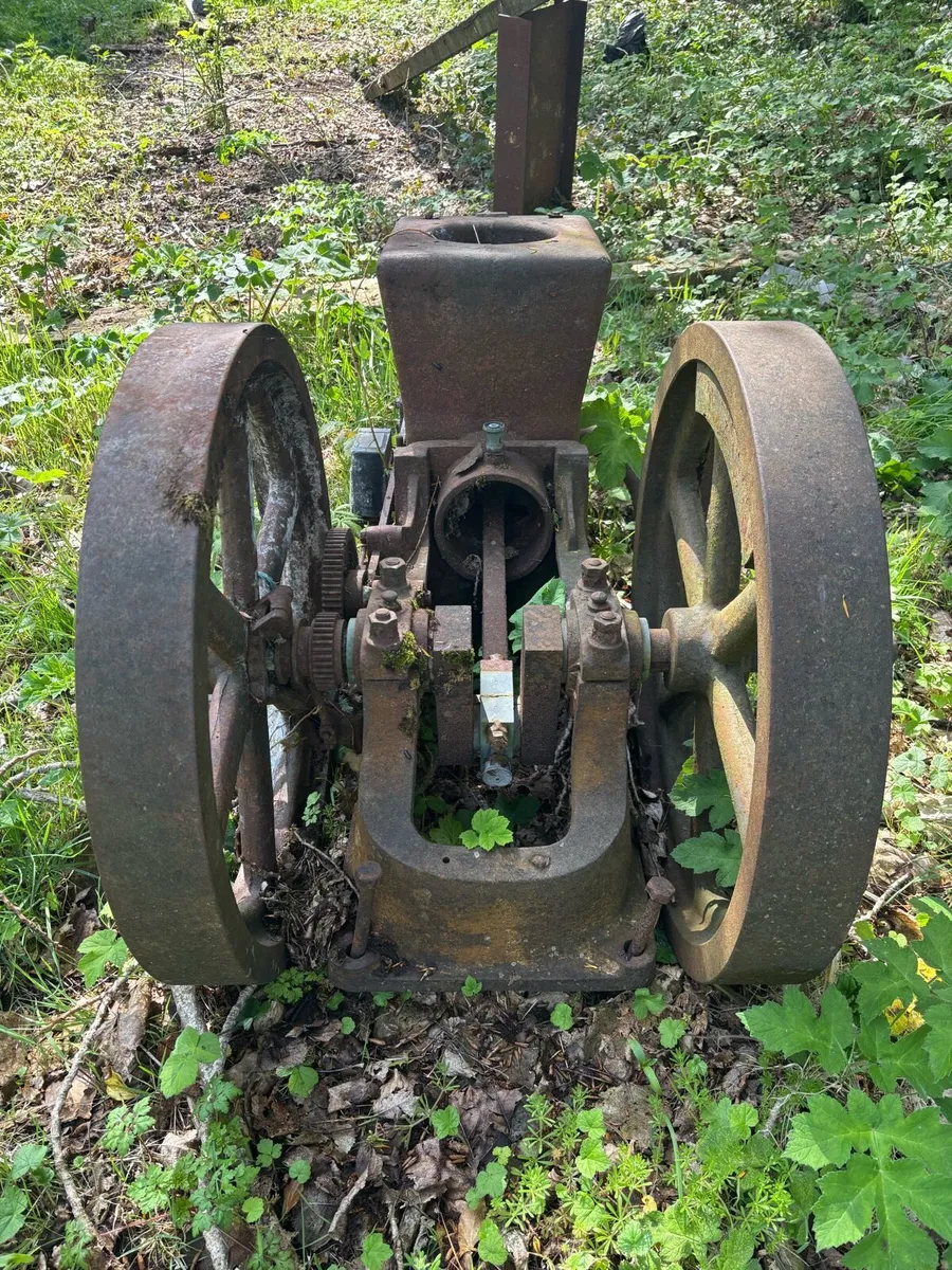 Vintage stationary engine with WICO ignition - Image 2