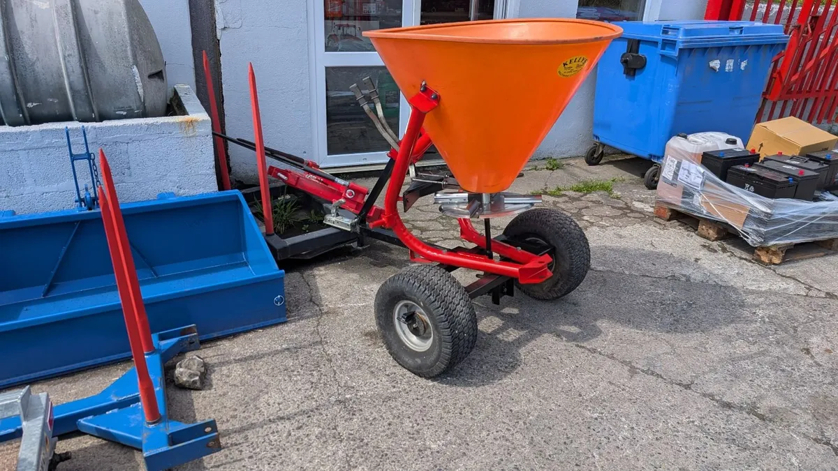 Fertiliser Spreader - Image 2
