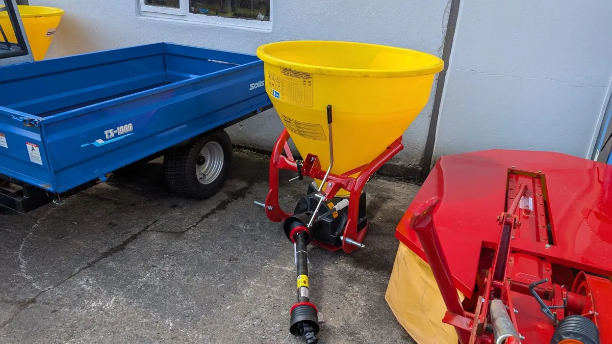 Fertiliser Spreader - Image 3