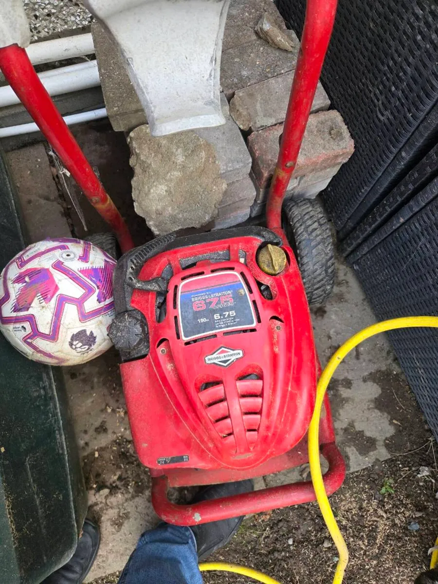 Pressure washer,  briggs and Stratton - Image 1