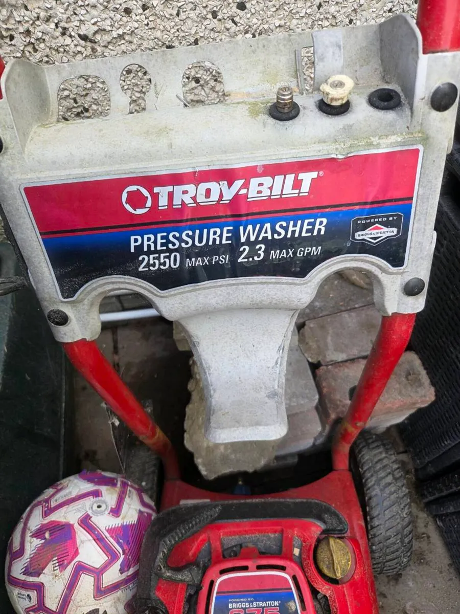 Pressure washer,  briggs and Stratton - Image 2