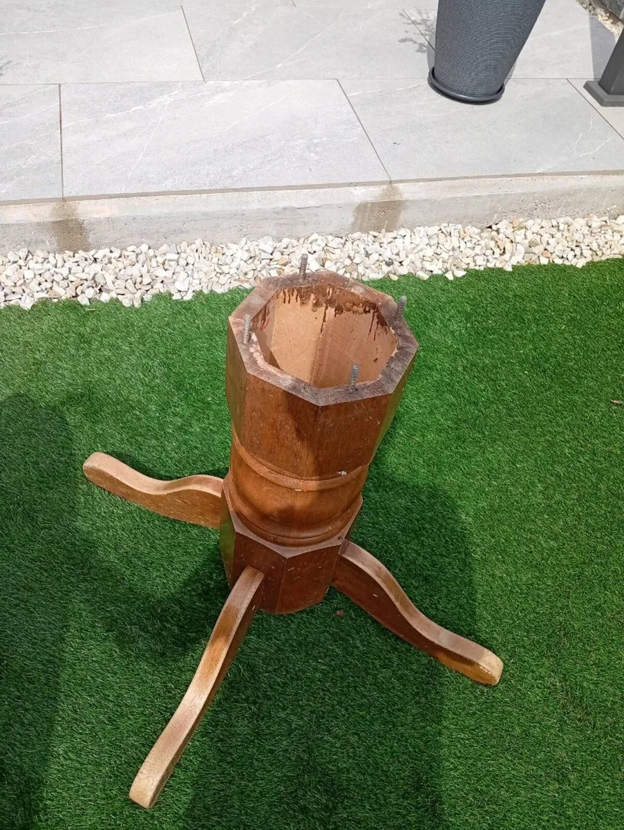 Round table - Image 4