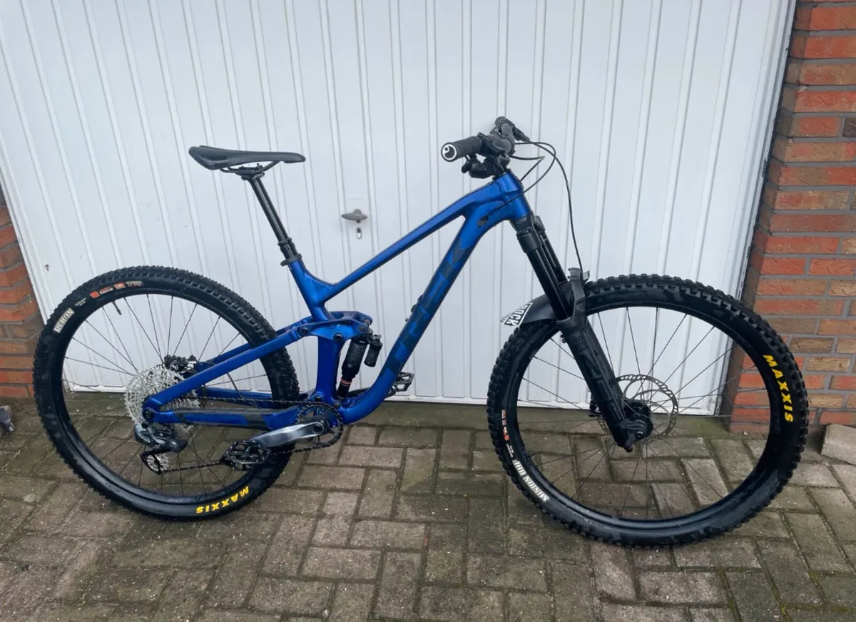 Trek Slash 8 Gen 5 M/L - Image 2